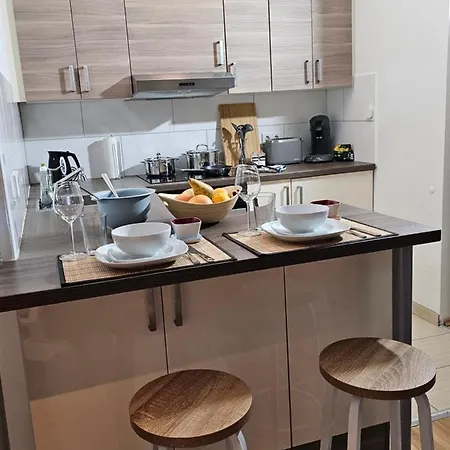 Modern Near Duesseldorf Airport & Messe/fair 아파트