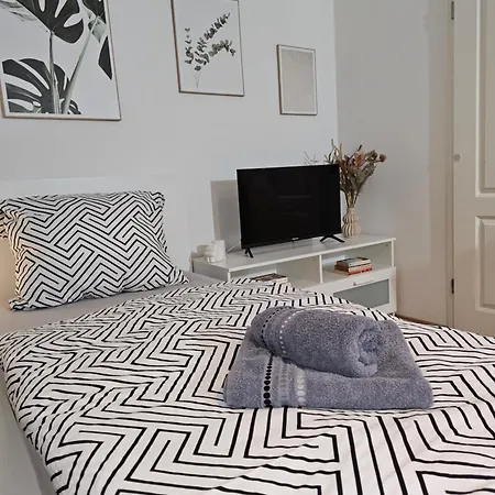 Modern Near Duesseldorf Airport & Messe/fair Apartament