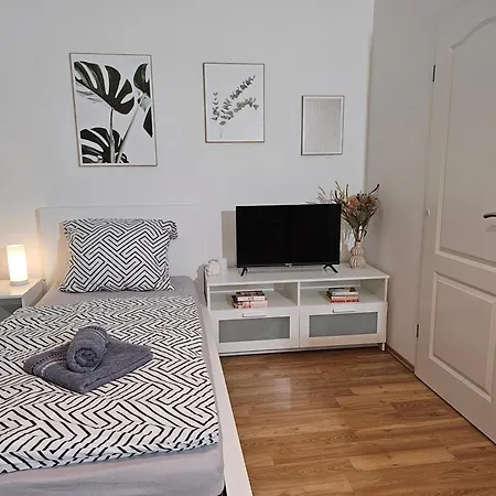 Modern Near Duesseldorf Airport & Messe/fair * Meerbusch