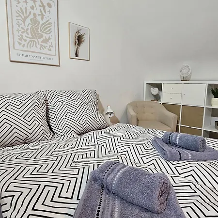 Modern Near Duesseldorf Airport & Messe/fair Meerbusch