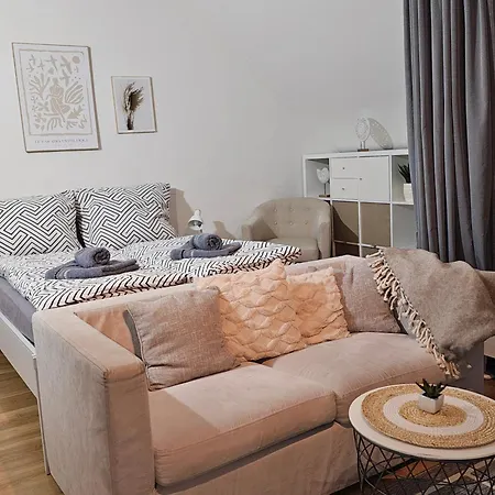 Modern Near Duesseldorf Airport & Messe/fair 아파트 메어부쉬