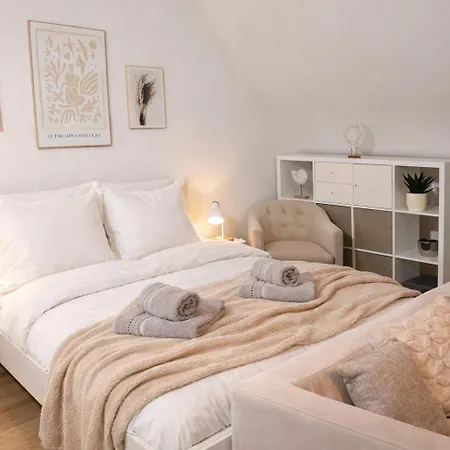 Modern Near Duesseldorf Airport & Messe/fair Lejlighed